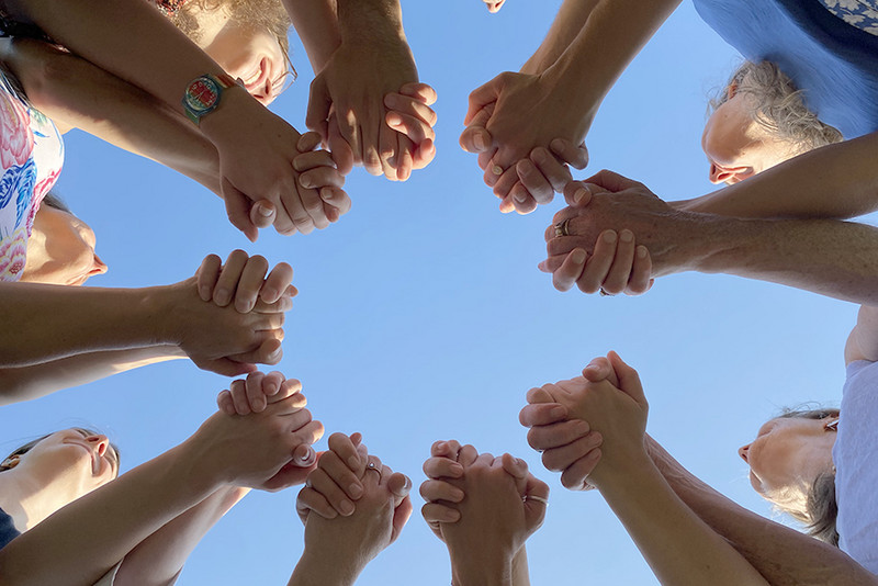 In dem spannenden Bildungsmodul Soziokratisch entscheiden – wie geht das? Erhalten die Teilnehmenden einen Einblick in verschiedene Entscheidungsmethoden für Gruppen. 